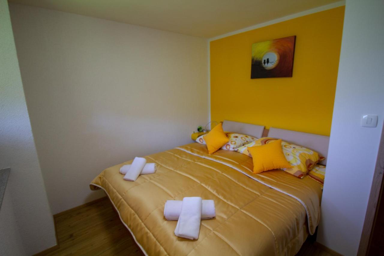 Rocinj Apartmaji Nena מראה חיצוני תמונה